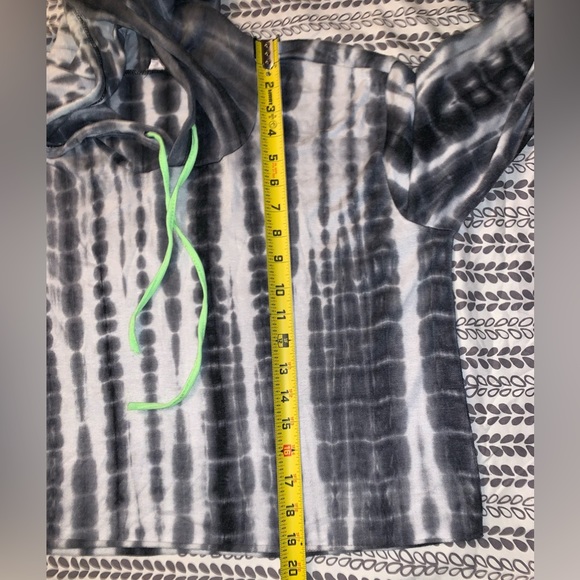 Ruby & Lace Crop - Picture 7 of 11